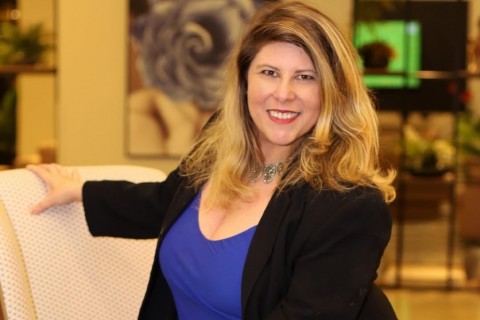 Vanessa Goulartt celebra 50 anos de vida e 40 de carreira em grande festa temática em São Paulo